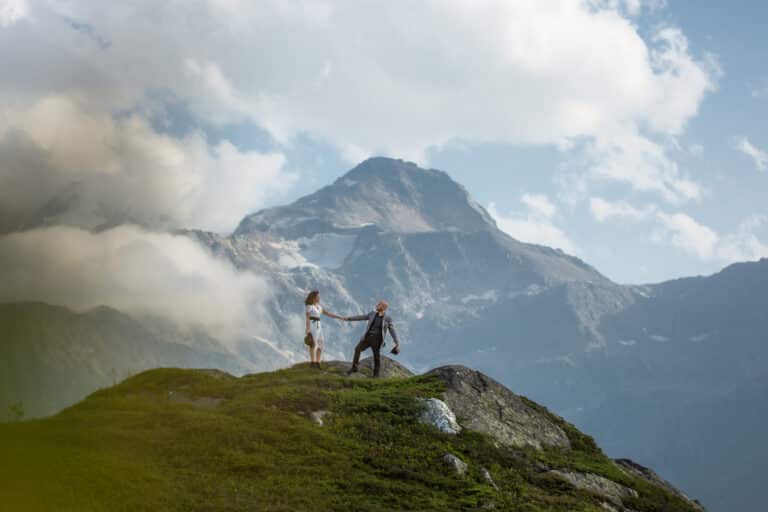 Romantic couple photos in the Swiss Alps