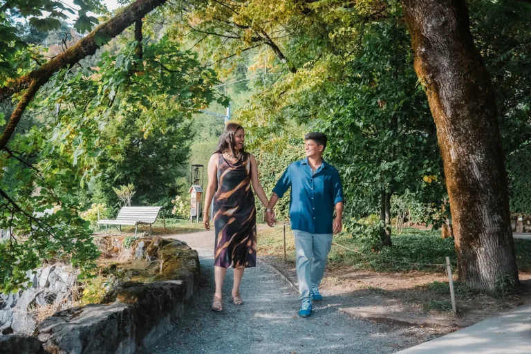 Couple walking together during a relaxed photo session on the Swiss Riviera